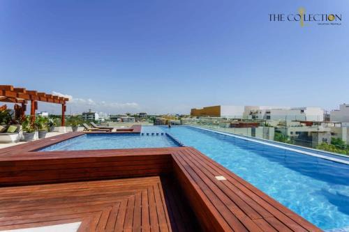 Tohoku Apartment | Stylish Condo Roof Pool Gym 2 Blocks to 5th Ave