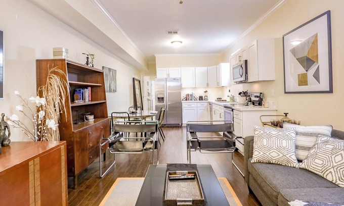 Milan Apartment | Stylish Condo w Sunny Backyard Patio 3br-2ba