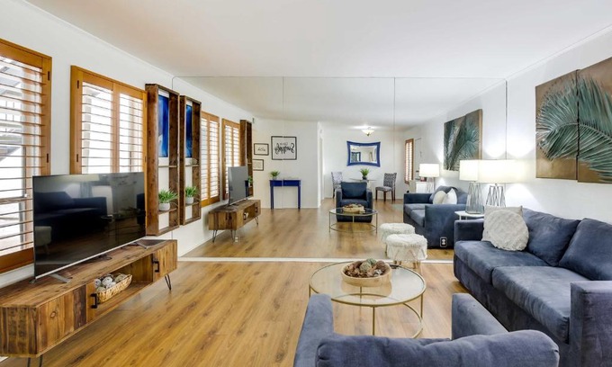 Knox - Henderson Apartment | Stylish Condo with Pool in Knox Henderson!