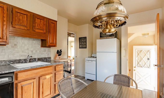 Dearborn House | Stylish Cozy Home Away From Home