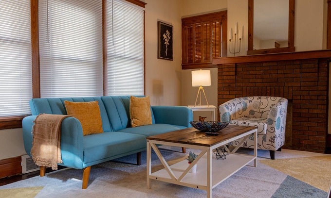 Niagara Falls House | Stylish & Cozy Stay by the Falls