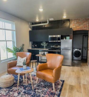 Detroit Apartment | Stylish Cozy Studio in Detroit
