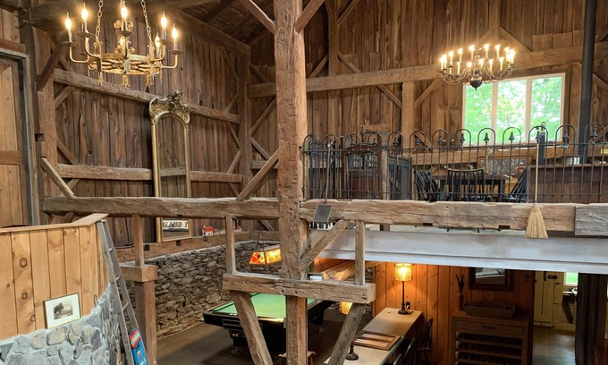 Fleischmanns House | Stylish Dairy Barn with mountain views, hot tub, sauna, pool table, pet friendly