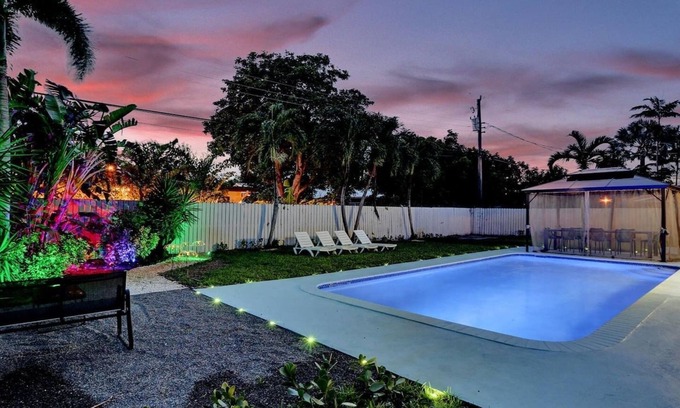 Coral Ridge Isles House | Stylish Designer Home. Lush furnishings. Big pool