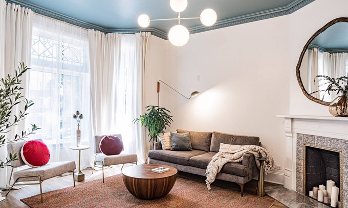 Sheffield and DePaul Apartment | Stylish Designer Apartment near DePaul - Lincoln Park