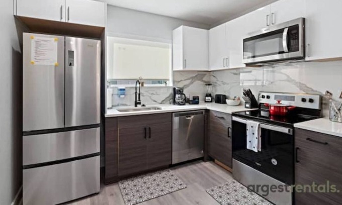 Knox - Henderson Apartment | Stylish Diamond Pod in Knox-Henderson Dallas Oasis