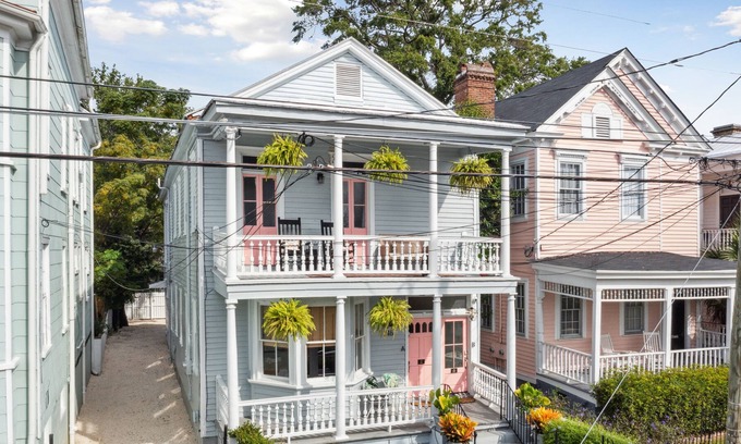 Westside House | Stylish Downtown Home with 92 Walk Score - Sleeps 14
