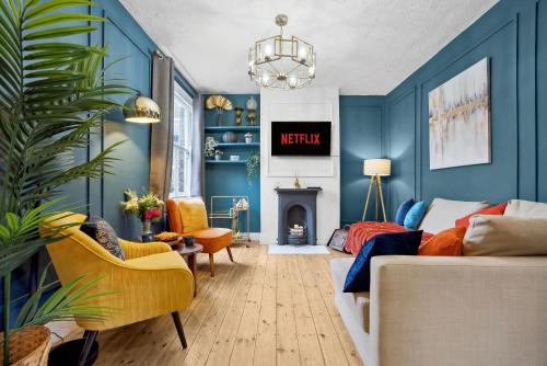 Faraday Apartment | Stylish Edwardian Escape in Southwark 3 bedroom Maisonette by Gold Stays