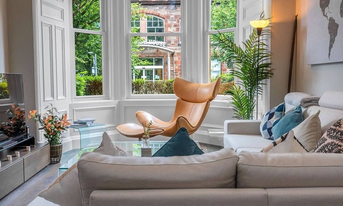 Bonnington Apartment | Stylish Elegance in City s Heart