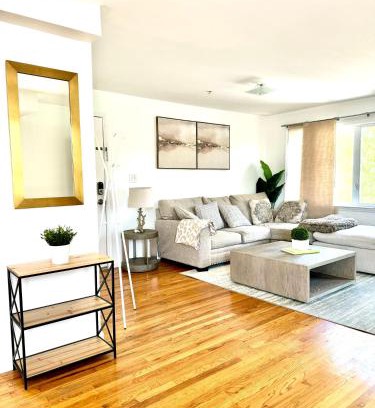Newark Apartment | Stylish Evergreen Apartment By Newark Airport