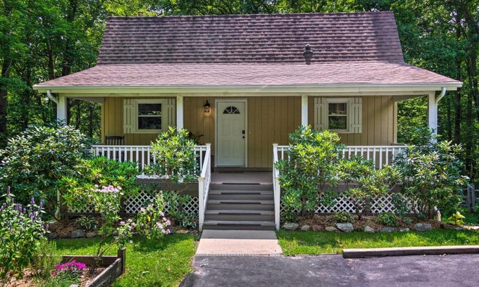 Fairview House | Stylish Fairview Farmhouse Deck and Wishing Well!
