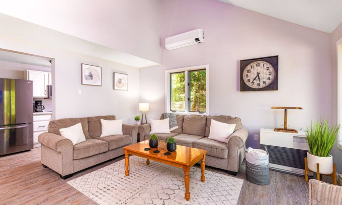 North Conway House | Stylish family fun-Cranmore Mountain-AC-Fireplace