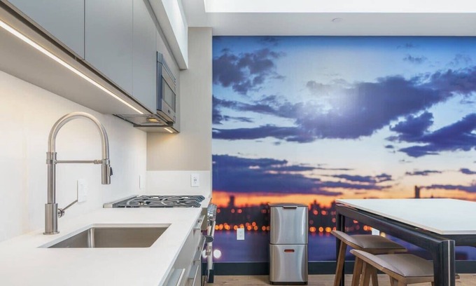 Berkeley Condo | Stylish Flat! Walk to Restaurants/Shops & Cafes!