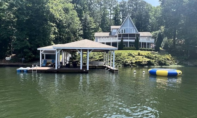 Littleton House | Stylish & Fresh Gaston Lakefront Retreat – Water Trampoline, Hot Tub, Family Fun