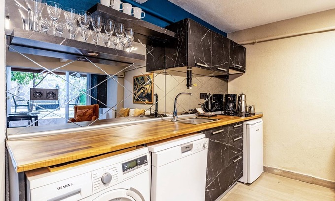 Rasimpasa Apartment | Stylish Fully Furnished Modern Flat in Kadıköy