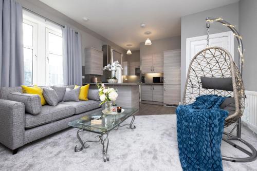 Peebles Apartment | Stylish George Street Apartment