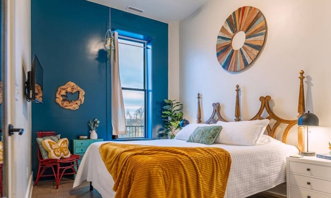 Downtown Chattanooga Apartment | Stylish Getaway: Full Kitchen, Spa, Sleeps 6, Rooftop