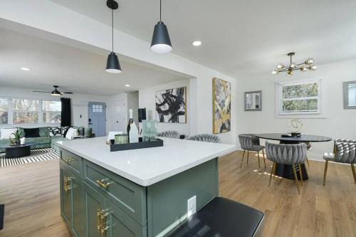 Church Street House | Stylish getaway near ATL airport & downtown!