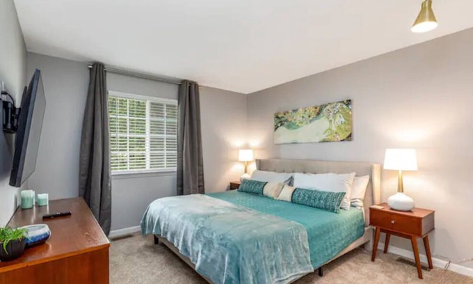 Rochester House | Stylish Home in Downtown Rochester