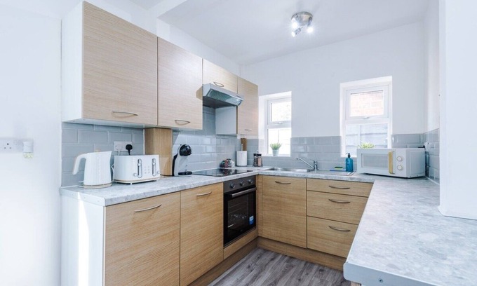 Clayton House | Stylish Home in Manchester | 53 Degrees Property | Ideal for Business | Sleeps 7