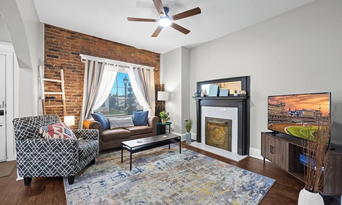 Jeffersonville House | Stylish Home in Historic District Near Riverwalk