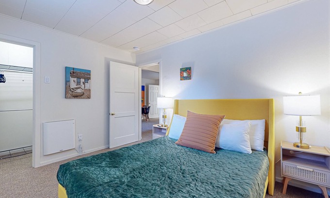 Port Townsend Hotel | Stylish hotel suite just steps away from Downtown Port Townsend