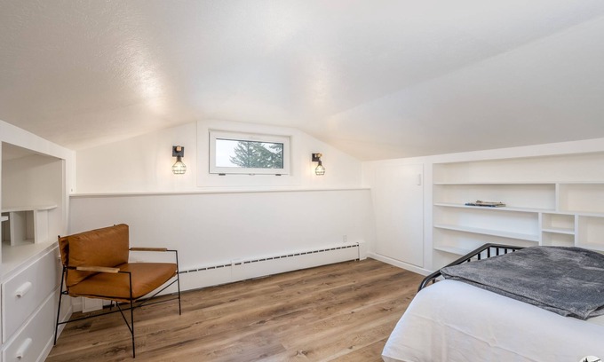 Seward House | Stylish House