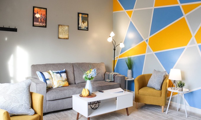 Phoenix Hill House | Stylish House Walking Distance from the Fun of the Highlands!