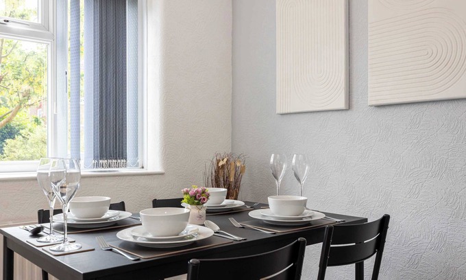 Huyton Apartment | Stylish House with Garden in Liverpool