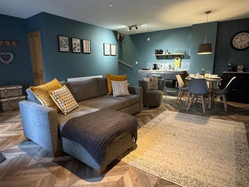 Dalry House | Stylish House with hot tub