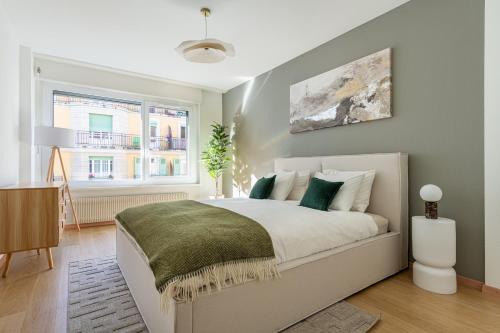 Jargonnant Apartment | Stylish Lakeside Home 3