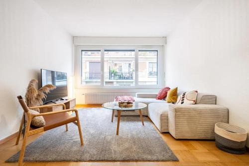 Eaux-Vives Vollandes Apartment | Stylish Lakeside Home by the Jet d'Eau