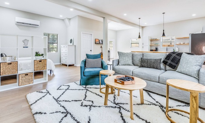 Port Wentworth Apartment | Stylish, light-filled Studio Apt