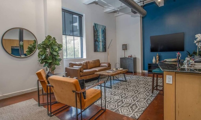 Downtown Fort Worth Apartment | Stylish Loft in Heart of Downtown Fort Worth