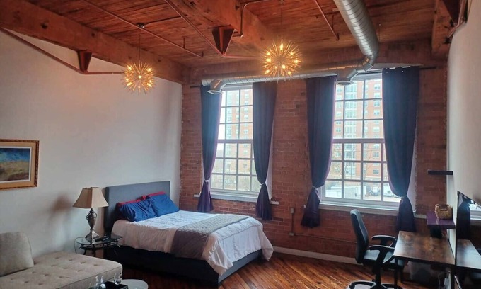 Detroit Apartment | Stylish Loft with Central Location and downtown Views