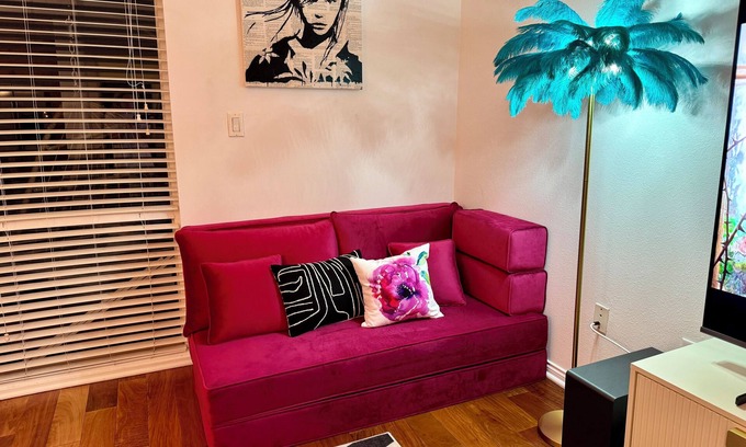 Los Angeles Condo | Stylish Loft with High Ceilings & Tons of Natural Light Near Highland Park