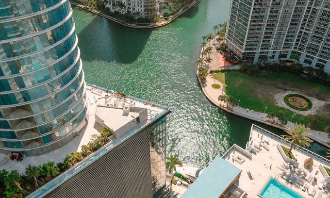 Downtown Miami Condo | Stylish luxury Miami condo with amazing water and city views