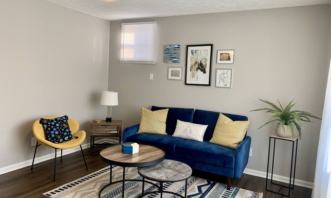 Lexington House | Stylish Mid-Century Modern Home 5 minutes to downtown