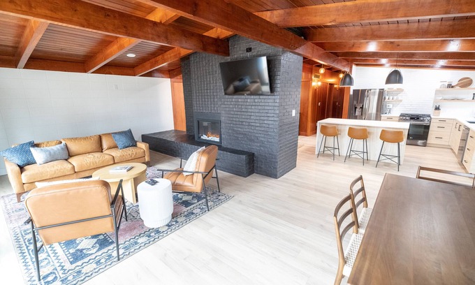 Ludington House | Stylish Mid-Century Modern Cottage