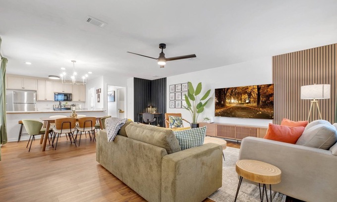 Tallahassee House | Stylish Mid-century Modern 3-bedroom 2.5 bath townhome in awesome Tallahassee