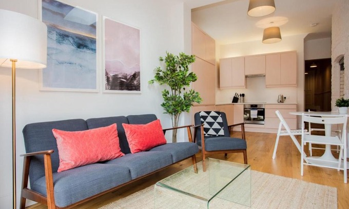 Harlesden House | Stylish & Modern 3 Bed Flat in NW London with Garden