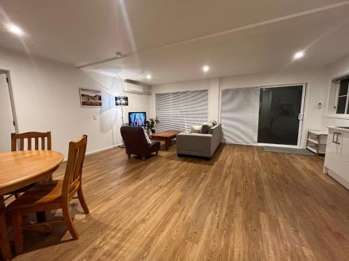 Khandallah Apartment | Stylish Modern Flat with Parking Near Station