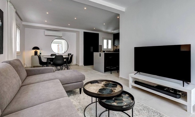 Fuengirola Apartment | Stylish & Modern Fuengirola Apt, Near Beach