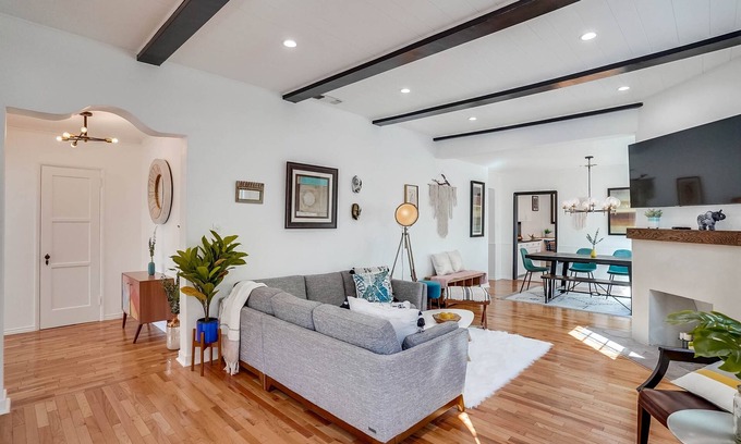 Pico - Robertson House | Stylish Modern Home Bordering Beverly Hills & Culver City with Private Garden!