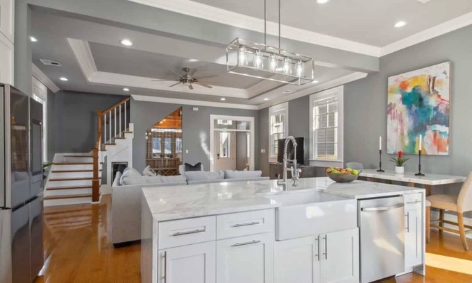 McDonough House | Stylish Modern Home | Hot Tub & Pergola