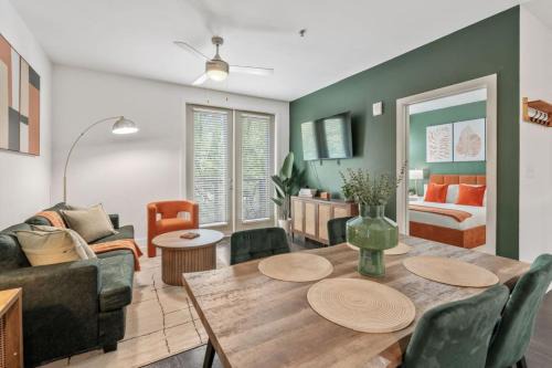 Reynoldstown Apartment | Stylish Modern Queen Suite Parking Pet Friendly