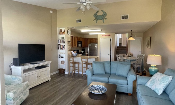 East End House | Stylish modern beach view unit, w/Bch & Pool, dog friendly!
