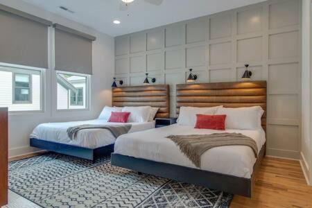 Greenwood House | Stylish Nashville Retreat with Garage