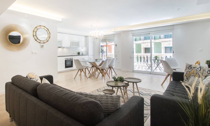Alicante City Centre Apartment | Stylish *NEW* Apartment in Alicante w/4 bedrooms