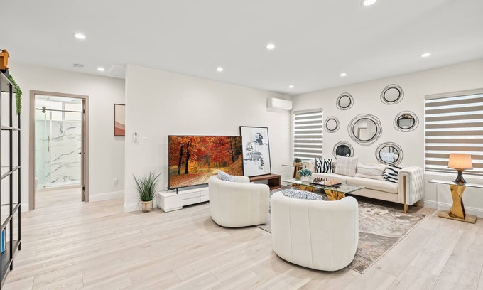 West Covina House | Stylish New Home Bright, Modern & Fully Stocked